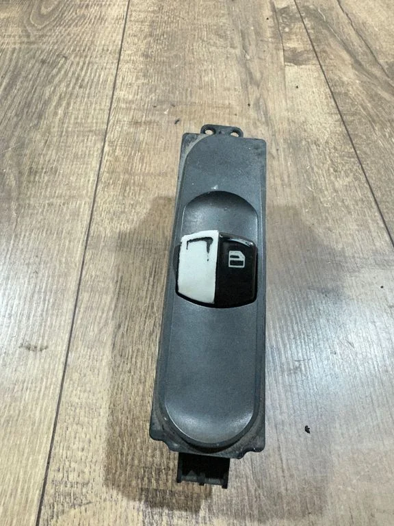 Elektrisko logu slēdzis A6395451513