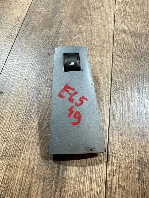 Electric window control switch 8379597