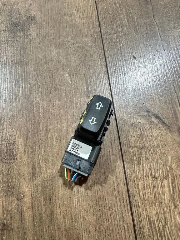Seat control switch 13282592