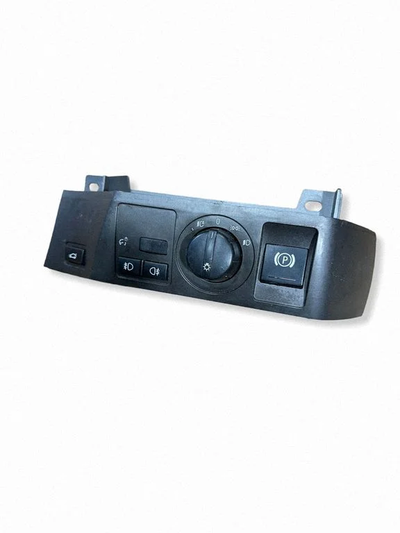 Light switch 6918888