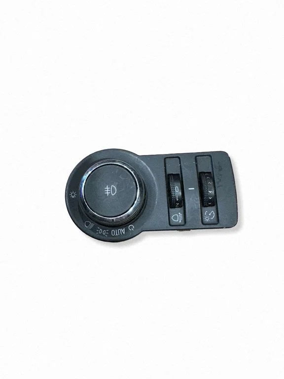 Light switch 23197913