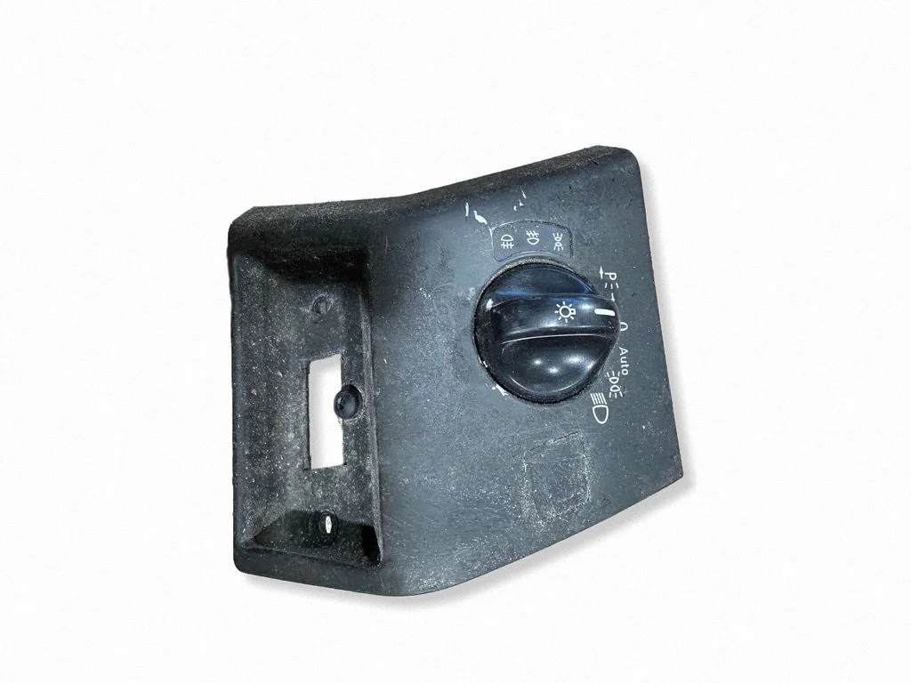 Light switch 2205450604