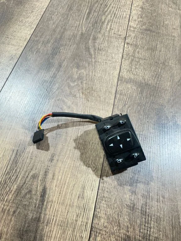 Wing mirror switch 2208211551
