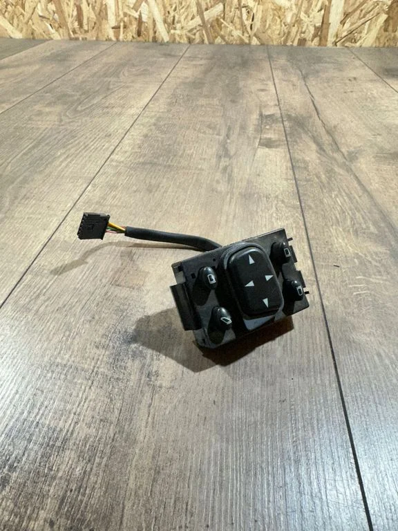 Wing mirror switch 2208211551