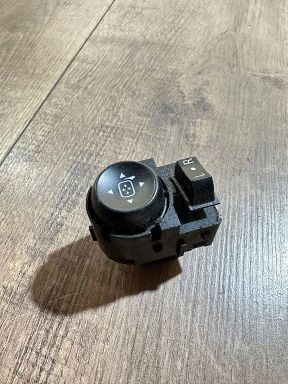 Wing mirror switch – Opel Insignia A (2008-2017)
