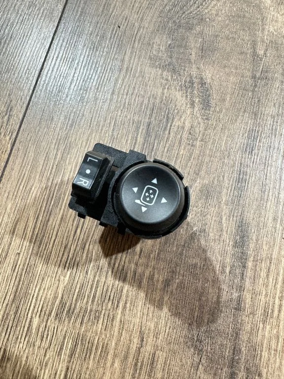 Wing mirror switch – Opel Insignia A (2008-2017)