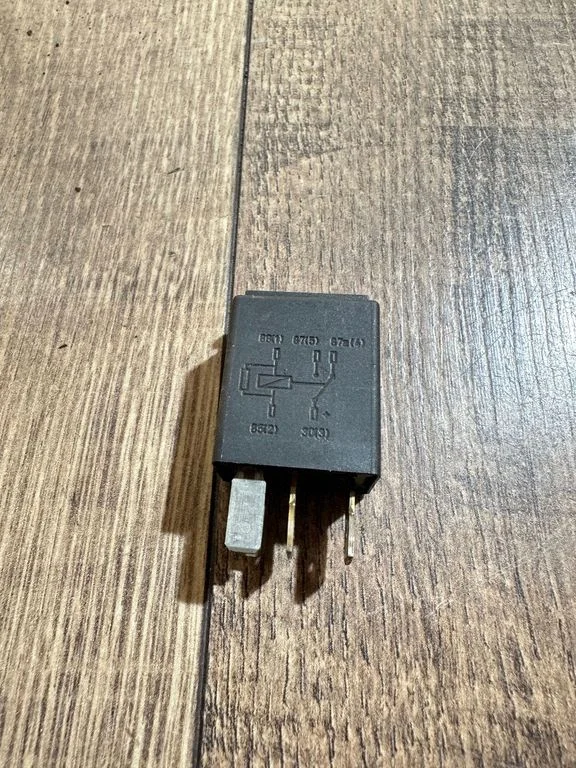 Other relay 8Z0951253