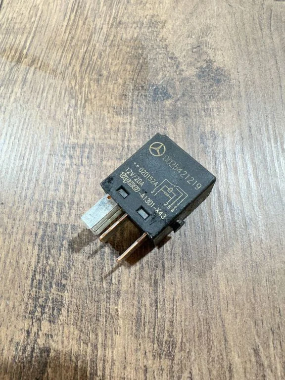 Other relay 0025421219