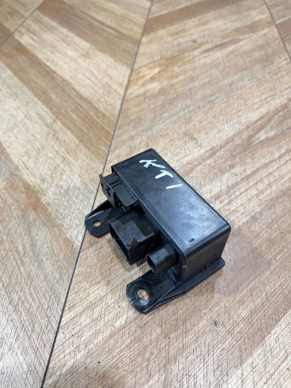 Glow plug pre-heat relay