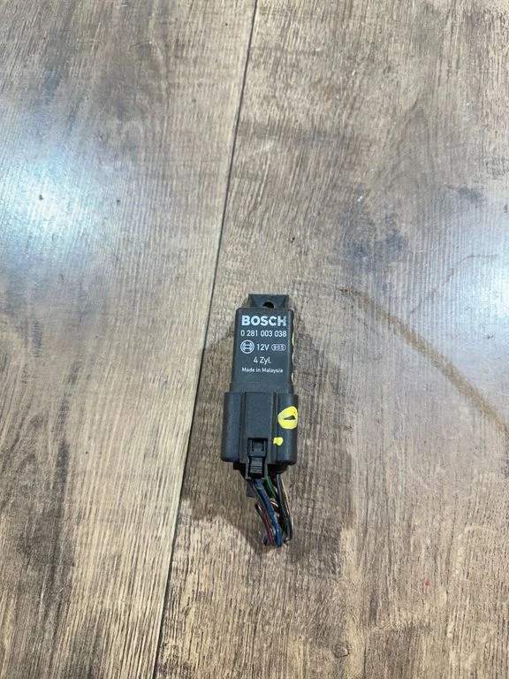 Kvēlsveču priekšuzsildes relejs 038907281D