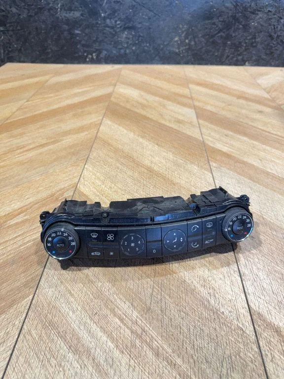 Climate control unit – Mercedes-Benz E-Class W211 (2002-2009)