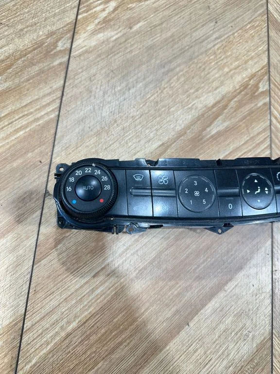 Climate control unit – Mercedes-Benz E-Class W211 (2002-2009)