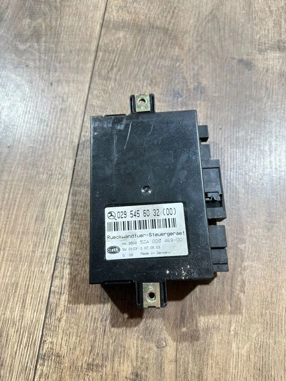 Bagāžnieka vāka vadības bloks – Mercedes-Benz E klase W211 (2002-2009)