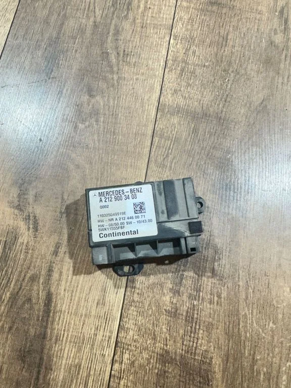 Fuel injection pump control unit/module – Mercedes-Benz C-Class AMG W204 (2007-2014)