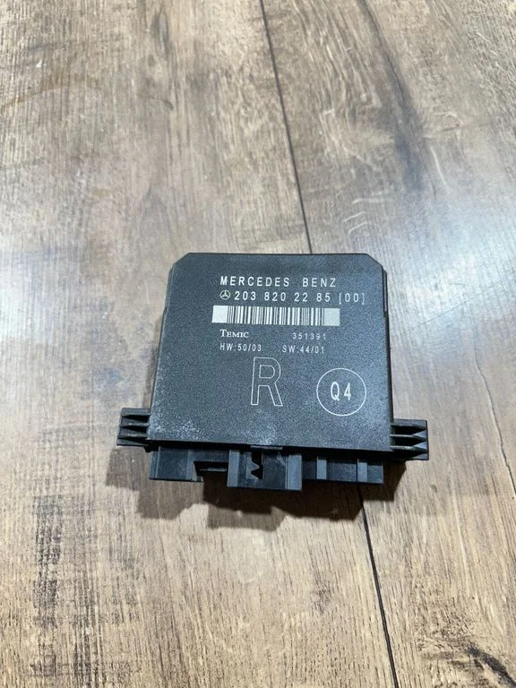 Door control unit/module – Mercedes-Benz C-Class W203 (2000-2007)