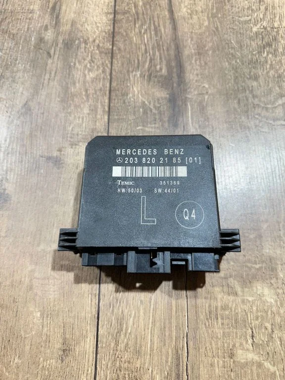 Door control unit/module – Mercedes-Benz C-Class W203 (2000-2007)