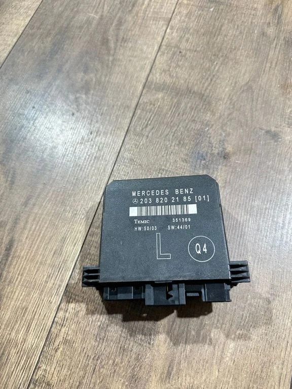 Door control unit/module – Mercedes-Benz C-Class W203 (2000-2007)