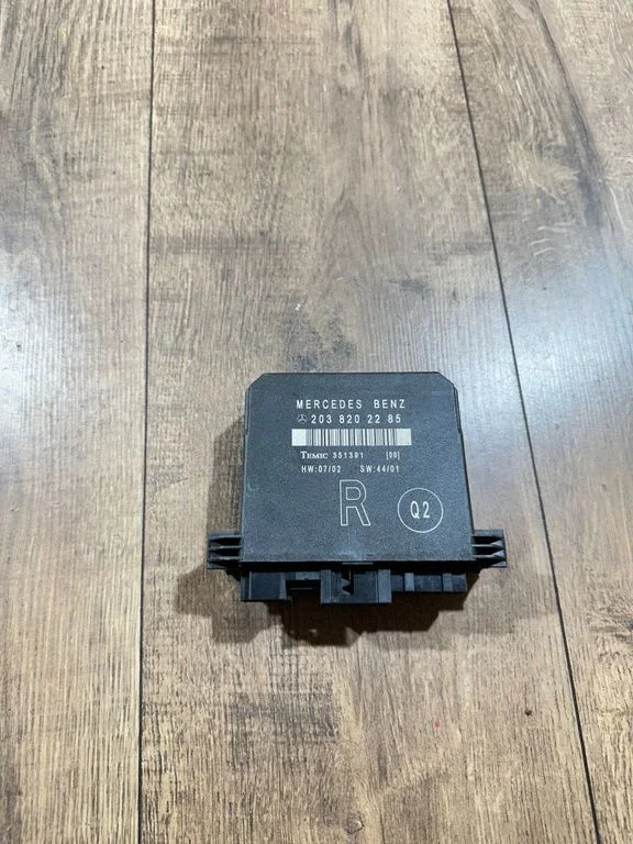 Door control unit/module – Mercedes-Benz C-Class W203 (2000-2007)