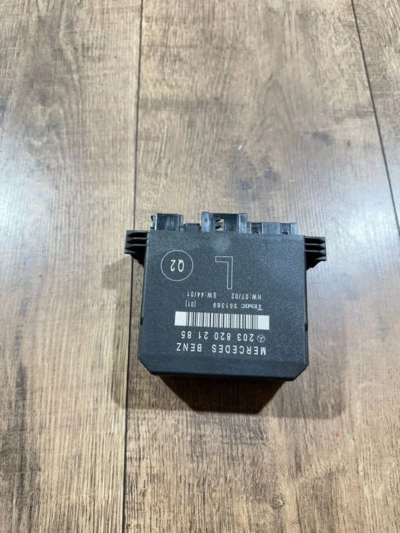 Door control unit/module – Mercedes-Benz C-Class W203 (2000-2007)