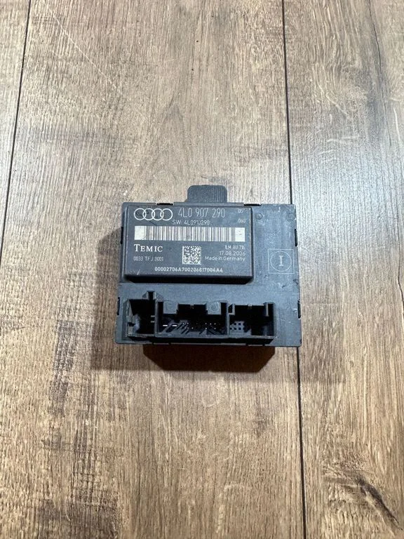 Door control unit/module 4L0907290