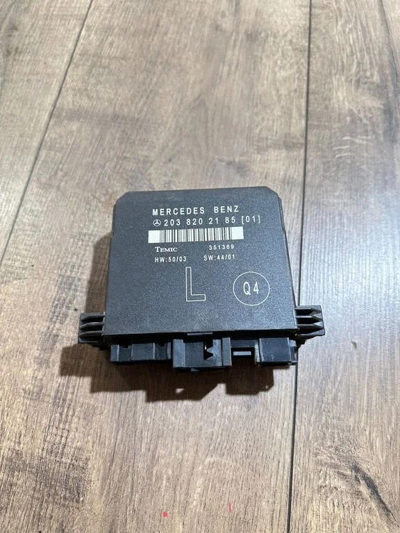 Door control unit/module – Mercedes-Benz C-Class W203 (2000-2007)
