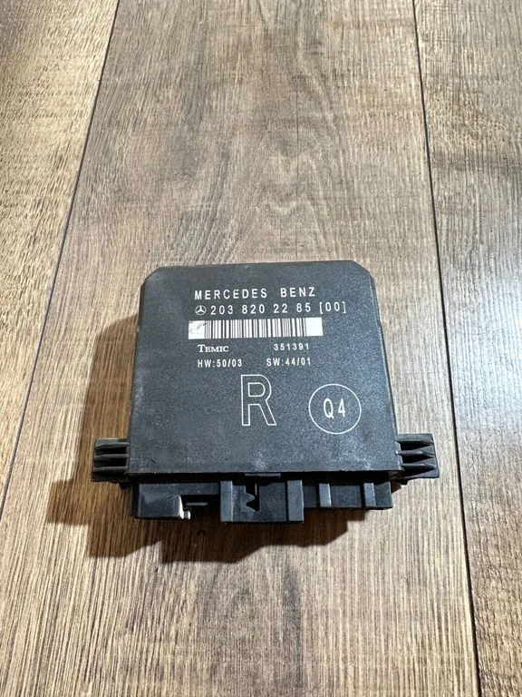 Door control unit/module – Mercedes-Benz C-Class W203 (2000-2007)