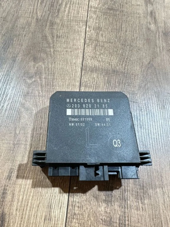 Door control unit/module – Mercedes-Benz C-Class W203 (2000-2007)