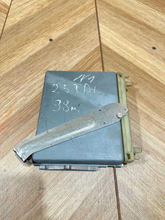 Variklio valdymo blokas