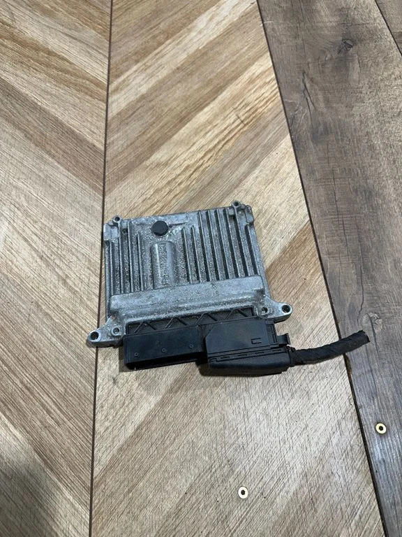 Variklio valdymo blokas