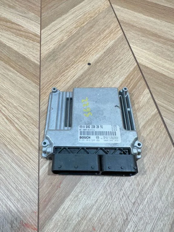 Variklio valdymo blokas