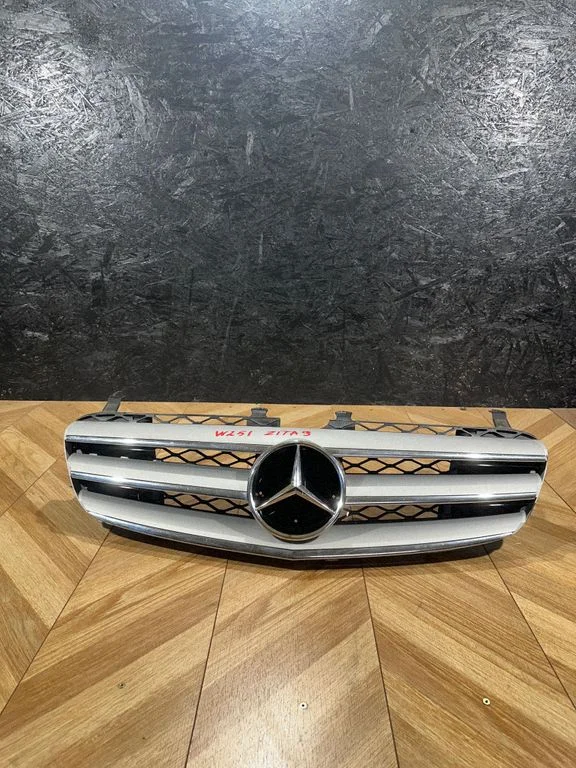 Front grill – Mercedes-Benz R-Class W251 (2005-2013)