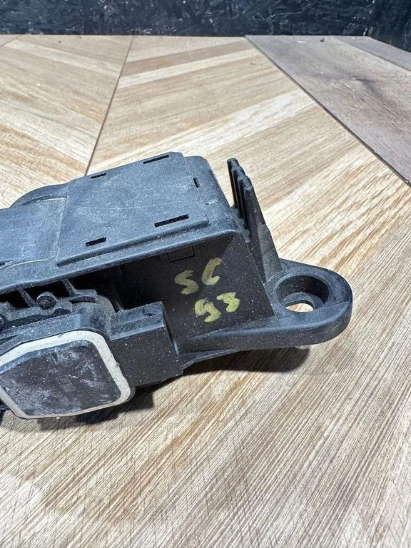 Gaasipedaal – Mercedes-Benz ML-klass W164 (2005-2011)