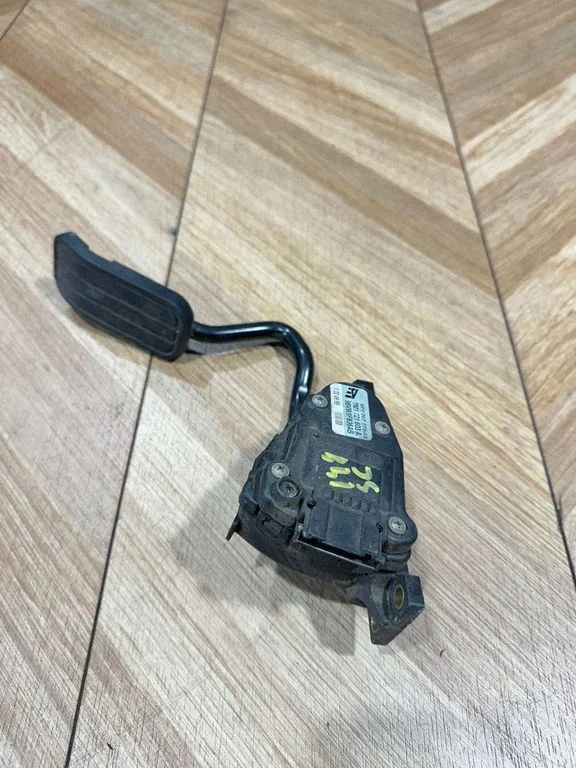 Accelerator throttle pedal – Ford Galaxy (2000-2006)