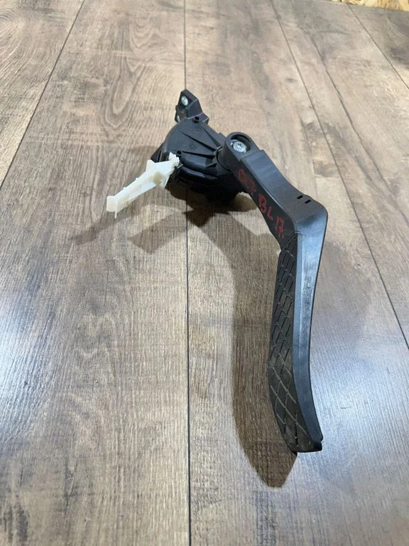 Accelerator throttle pedal 6PV00802626