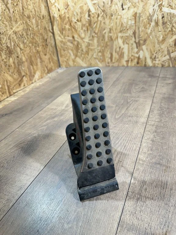 Accelerator throttle pedal – Mercedes-Benz CLS-Class C218 X218 (2011-2017)