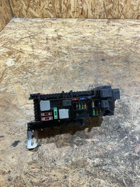 Fuse module – Mercedes-Benz C-Class AMG W204 (2007-2014)