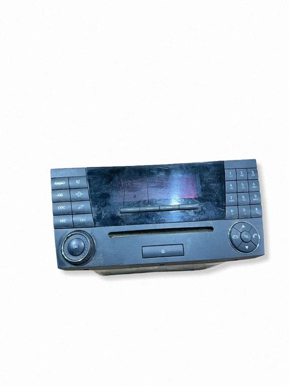 Radio/CD/DVD atskaņotājs/navigācija – Mercedes-Benz E klase W211 (2002-2009)