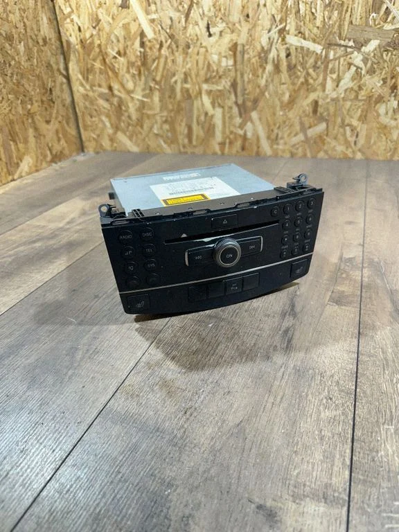 Radio/CD/DVD/GPS head unit A2048700594