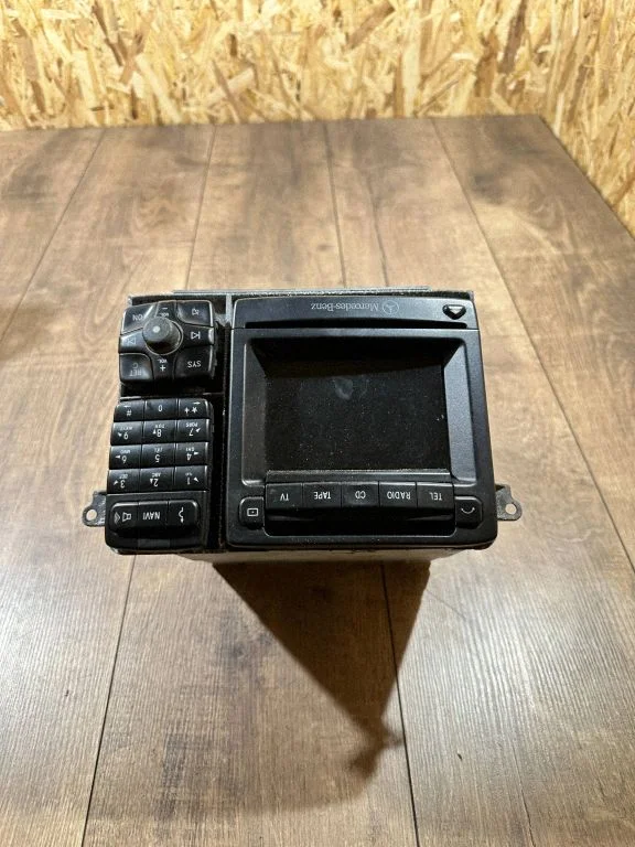 Radio/CD/DVD atskaņotājs/navigācija – Mercedes-Benz S klase W220 (1998-2006)