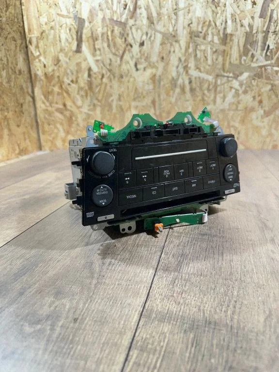 Radio/CD/DVD atskaņotājs/navigācija 7M8118C858AA