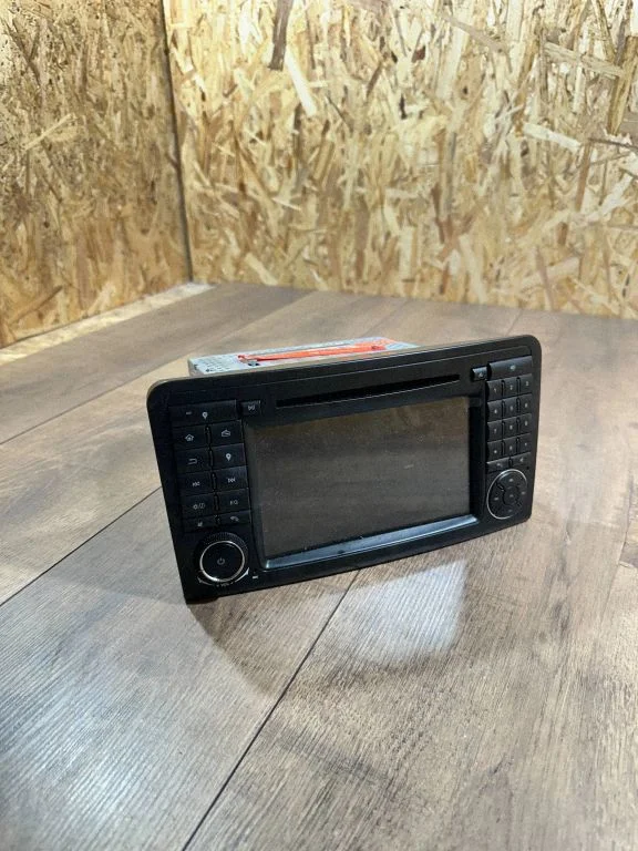 Radio, odtwarzacz CD/DVD, nawigacja – przód