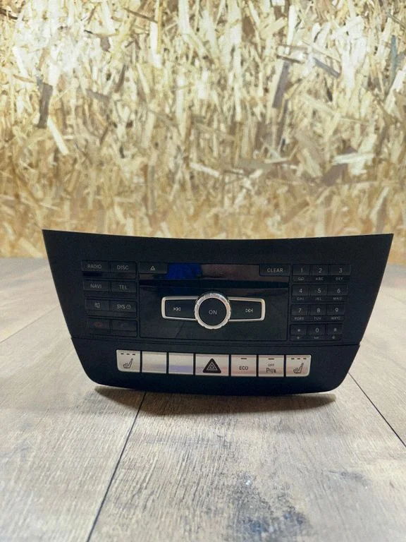 Radio, odtwarzacz CD/DVD, nawigacja A2049005410