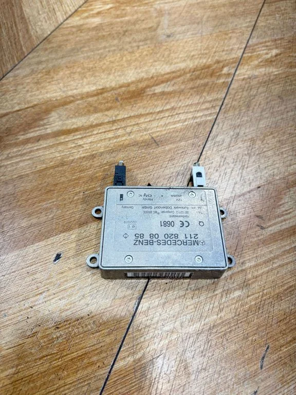 Antenas pastiprinātājs – Mercedes-Benz E klase W211 (2002-2009)