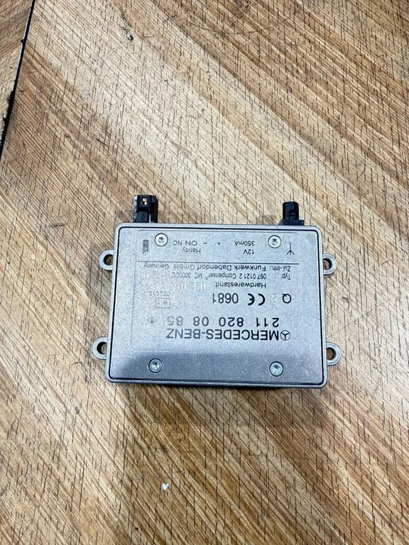 Antenas pastiprinātājs – Mercedes-Benz CLS klase C219 (2003-2011)