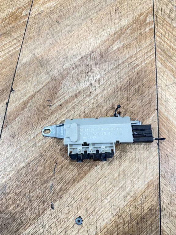 Antenas pastiprinātājs – Mercedes-Benz E klase W211 (2002-2009)