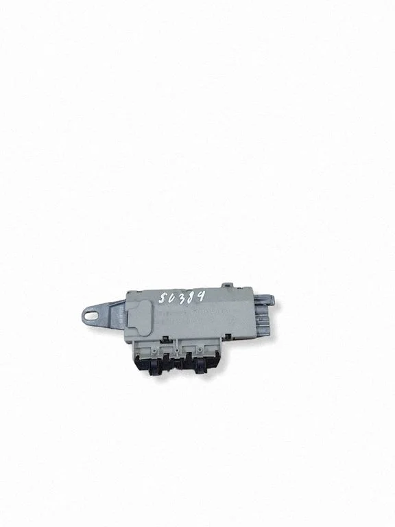 Antenas pastiprinātājs – Mercedes-Benz E klase W211 (2002-2009)