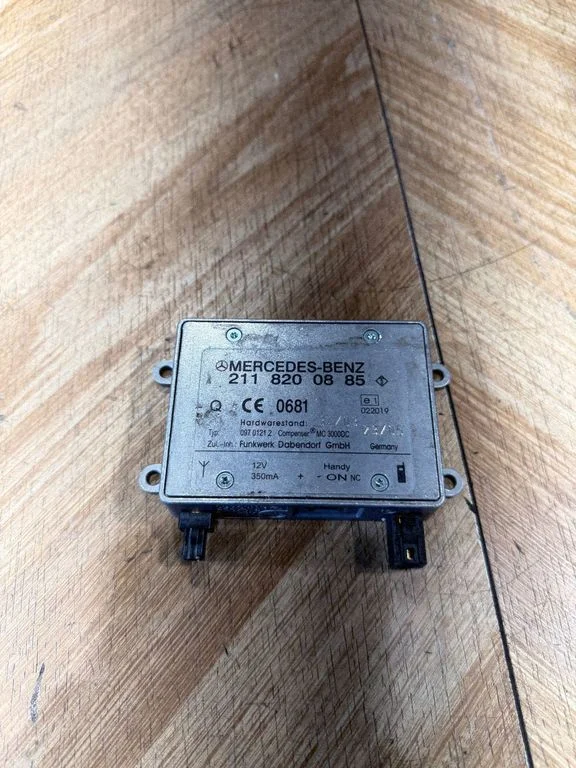 Antenas pastiprinātājs – Mercedes-Benz E klase W211 (2002-2009)