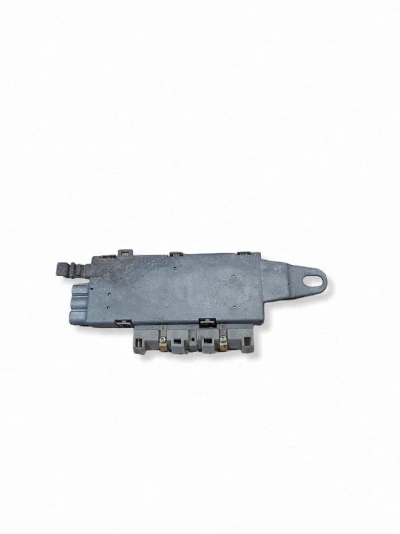 Antenas pastiprinātājs – Mercedes-Benz E klase W211 (2002-2009)