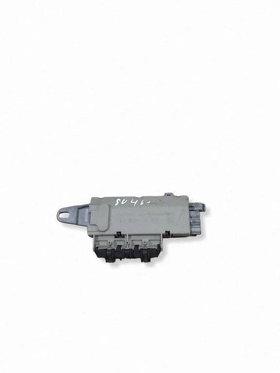 Antenas pastiprinātājs – Mercedes-Benz E klase W211 (2002-2009)