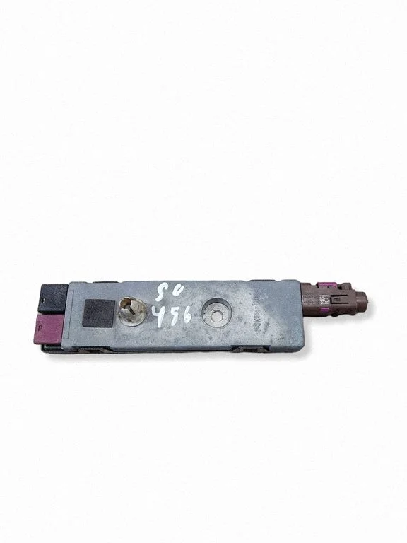 Antenas pastiprinātājs – Mercedes-Benz C klase AMG W204 (2007-2014)